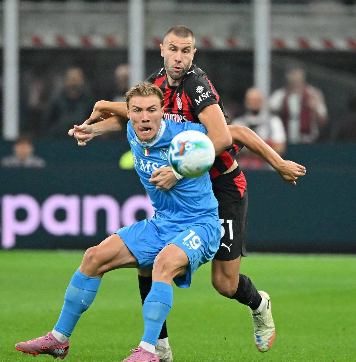 关于里程碑夜！AC米兰回应争议，法甲今晨刷纪录，震撼外界，更衣室氛围转暖的信息登录入口